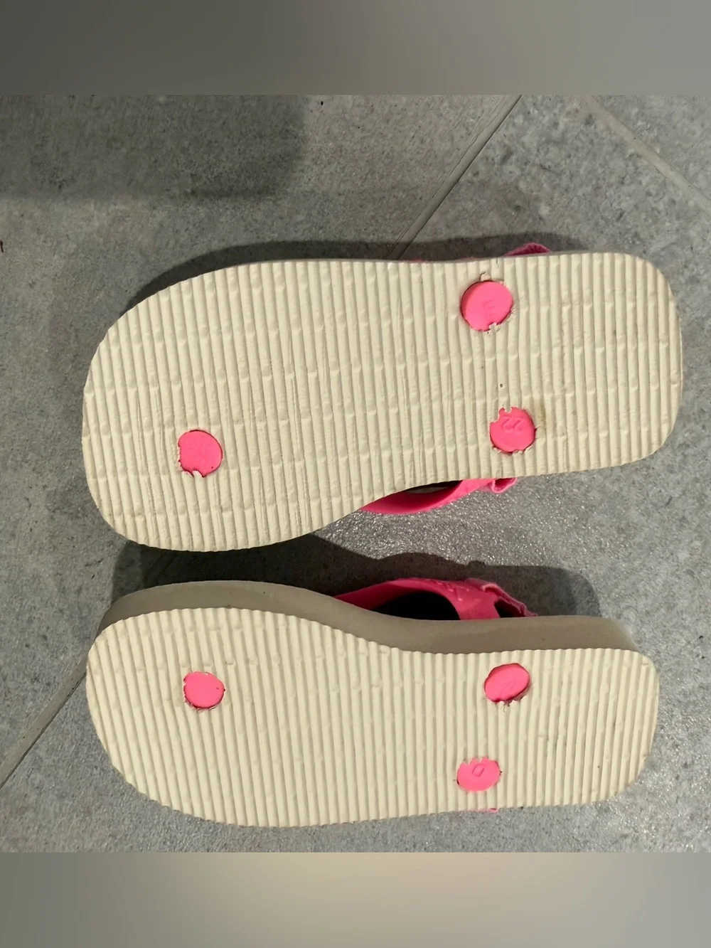 Havianas Mini Me Sandals Pink 7T (labeled 8 runs small)
